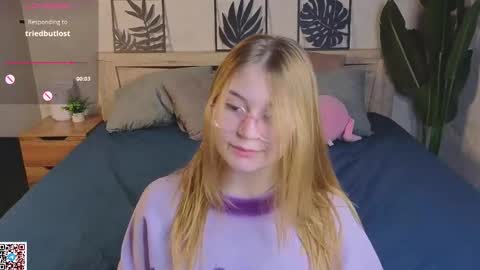 Snapshot of christine_wallker chatting on September 26, 12:30 am christine_wallker online show from September 26, 12:30 am