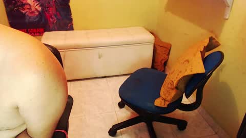 Snapshot of chubby_sex96 chatting on February 18, 12:39 pm kate online show from February 18, 12:39 pm