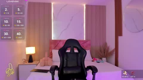 clairemillerx online show from April 7, 8:11 pm