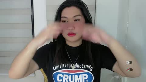 Snapshot of clairewntr_ chatting on February 3, 4:35 am CLAIRE online show from February 3, 4:35 am