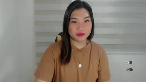 Snapshot of clairewntr_ chatting on January 26, 3:38 am CLAIRE online show from January 26, 3:38 am