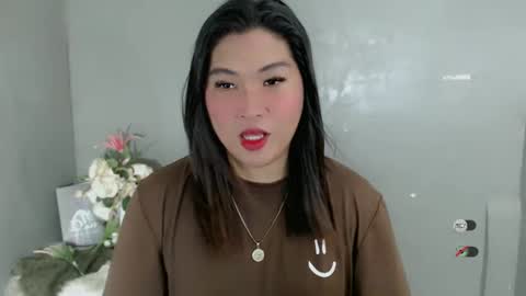 Snapshot of clairewntr_ chatting on February 10, 5:58 am CLAIRE online show from February 10, 5:58 am