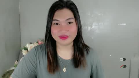 Snapshot of clairewntr_ chatting on March 3, 3:38 am CLAIRE online show from March 3, 3:38 am