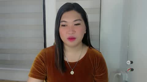Snapshot of clairewntr_ chatting on February 18, 4:26 am CLAIRE online show from February 18, 4:26 am