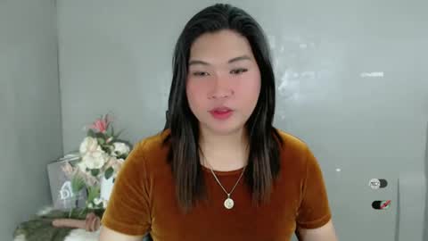 Snapshot of clairewntr_ chatting on February 4, 7:44 pm CLAIRE online show from February 4, 7:44 pm