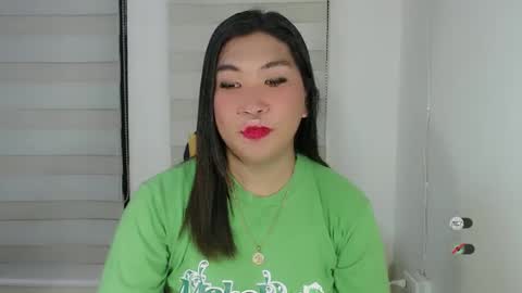 Snapshot of clairewntr_ chatting on February 19, 6:22 am CLAIRE online show from February 19, 6:22 am