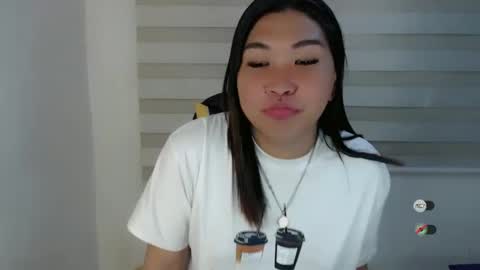 Snapshot of clairewntr_ chatting on January 24, 12:41 pm CLAIRE online show from January 24, 12:41 pm