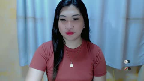 Snapshot of clairewntr_ chatting on January 7, 3:35 am CLAIRE online show from January 7, 3:35 am