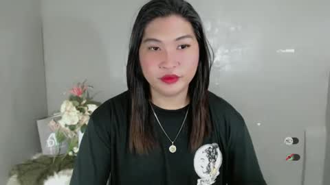 Snapshot of clairewntr_ chatting on February 6, 8:29 am CLAIRE online show from February 6, 8:29 am