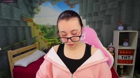 clarabenson online show from December 3, 8:22 pm