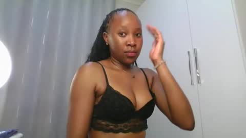 Snapshot of clarah11 chatting on October 17, 8:34 pm clara11 online show from October 17, 8:34 pm