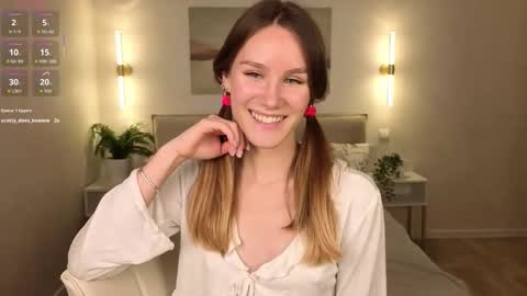 Claire online show from October 11, 2:31 pm