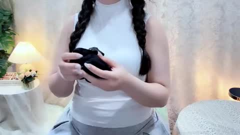 Clari online show from March 2, 7:15 am