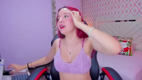 C L A R I S E  online show from December 6, 7:55 pm