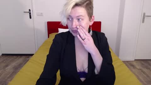 Snapshot of clittytastic chatting on February 21, 9:01 am Syl online show from February 21, 9:01 am