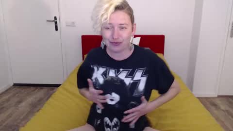 Snapshot of clittytastic chatting on February 23, 2:39 pm Syl online show from February 23, 2:39 pm