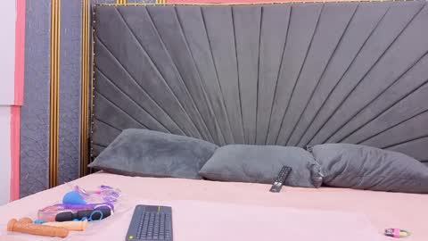 Cloe online show from April 1, 1:52 pm