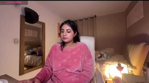 cloe small online show from September 24, 4:00 am