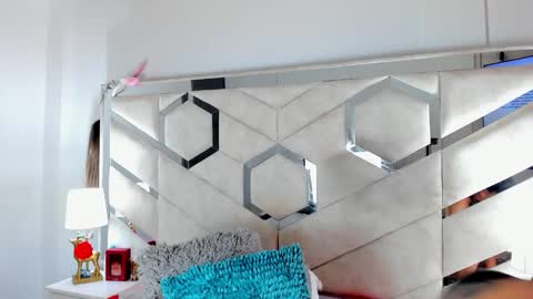 Queen Cloe online show from November 28, 8:45 pm