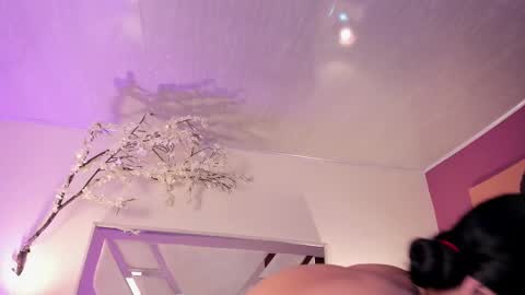 CLOE  online show from November 22, 4:15 am