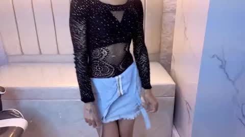 cloee online show from October 17, 3:43 am