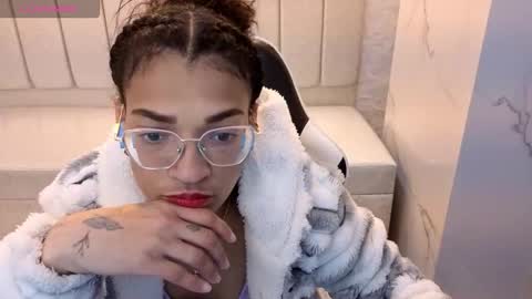cloee online show from October 14, 2:36 am