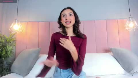 C L O E  online show from November 5, 4:50 am