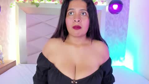 cloecorall_ online show from May 7, 8:01 pm