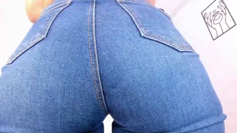 Snapshot of cloehonney chatting on January 24, 9:58 pm cloe online show from January 24, 9:58 pm