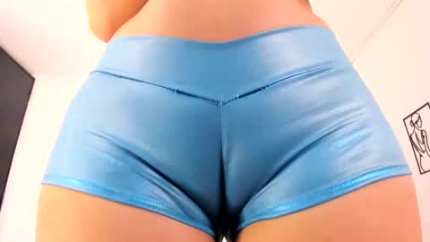 Snapshot of cloehonney chatting on February 19, 12:33 pm cloe online show from February 19, 12:33 pm