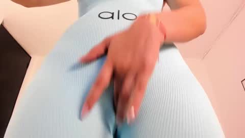 Snapshot of cloehonney chatting on January 20, 10:59 pm cloe online show from January 20, 10:59 pm