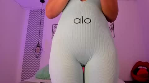 Snapshot of cloehonney chatting on October 13, 9:17 pm cloe online show from October 13, 9:17 pm