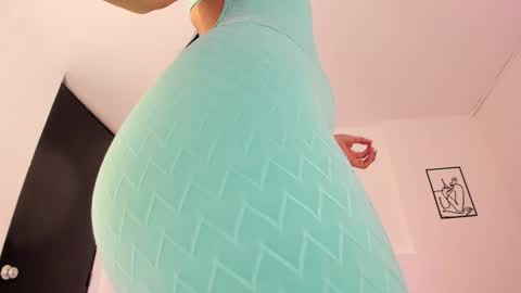 Snapshot of cloehonney chatting on January 31, 12:28 am cloe online show from January 31, 12:28 am