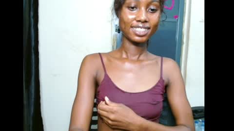 coco_petitqueen online show from June 13, 9:40 am