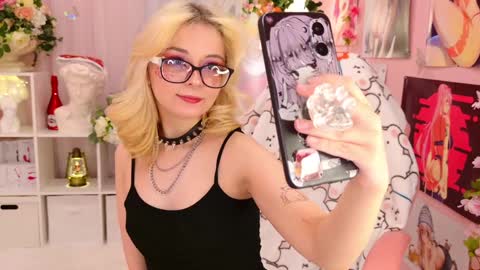 Mia online show from December 24, 10:28 pm