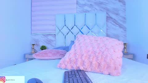 colett online show from April 17, 11:56 am