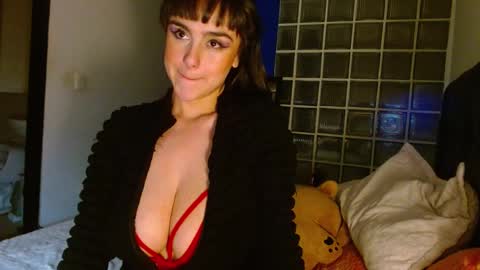 Snapshot of collette_beaufoy chatting on March 5, 5:29 am Collette online show from March 5, 5:29 am