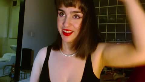 Snapshot of collette_beaufoy chatting on February 23, 12:04 am Collette online show from February 23, 12:04 am