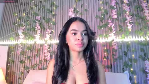 coralineross_ online show from March 16, 12:31 pm