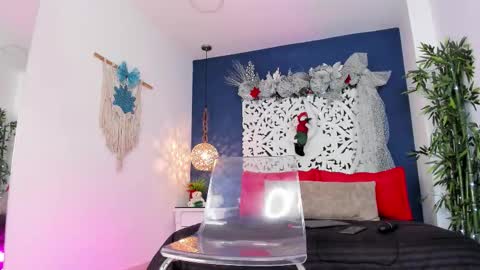   online show from December 2, 3:47 pm