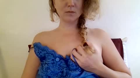 Snapshot of cosmiccoquette chatting on September 14, 7:56 pm mamimaritza online show from September 14, 7:56 pm