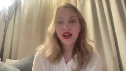 Snapshot of cosmo_blondiee chatting on September 16, 3:31 pm cosmo_blondiee online show from September 16, 3:31 pm