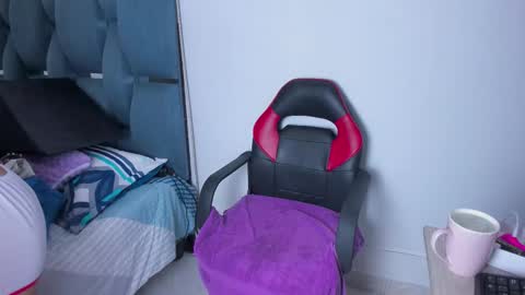 crazybaby_squirt online show from March 20, 4:06 am