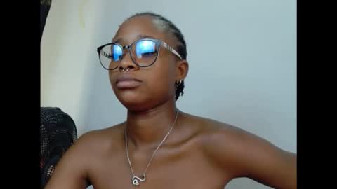 creamyxmuffin online show from October 15, 10:18 am