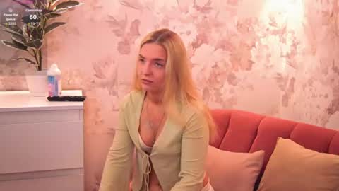 creamyyssweet online show from June 14, 5:52 am