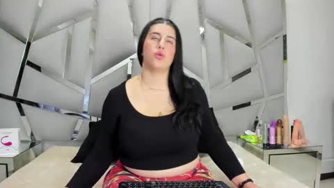 Criistaal   online show from February 3, 6:22 am