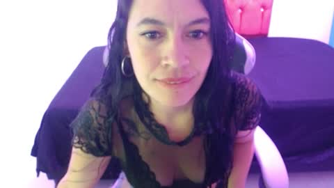 cristal541658 online show from January 9, 1:48 pm