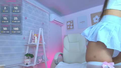 Snapshot of cristal_bunny chatting on January 7, 12:13 am Cristal online show from January 7, 12:13 am