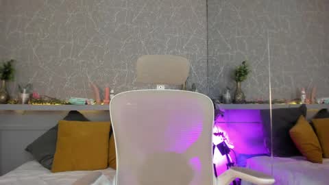 cristalbm_ online show from May 18, 9:54 pm