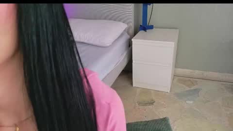 Nicole  Connection time 220pm-910pmCol online show from October 27, 7:41 pm